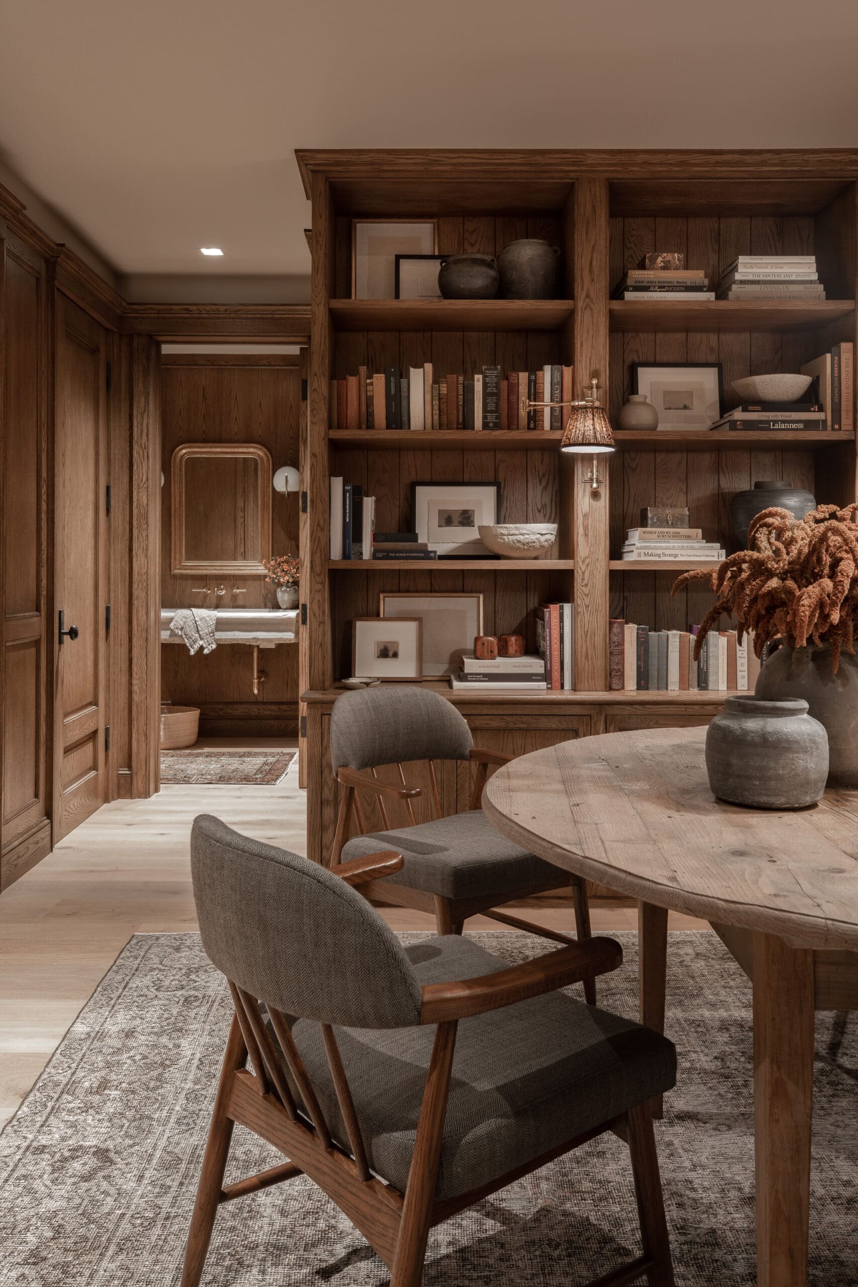 719 Amalfi: oak library with layered joinery and a round table.